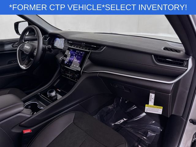 New 2025 Jeep Grand Cherokee L Altitude image 30