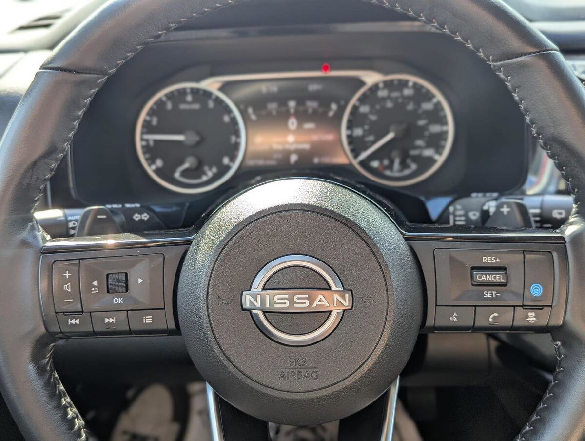 Used 2024 Nissan Pathfinder SL AWD/4WD image 15