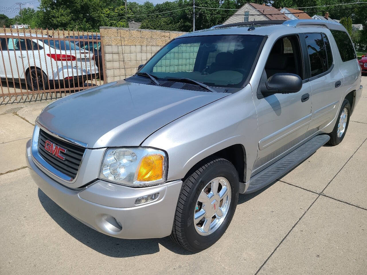 Used 2004 GMC Envoy XUV SLE w/ 1SB Preferred Equipment Group AWD/4WD image 4