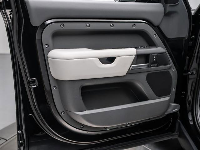 New 2025 Land Rover Defender 110 X-Dynamic SE AWD/4WD image 29