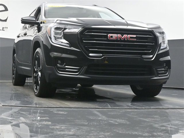 Used 2023 GMC Terrain SLT w/ Infotainment Package II image 3