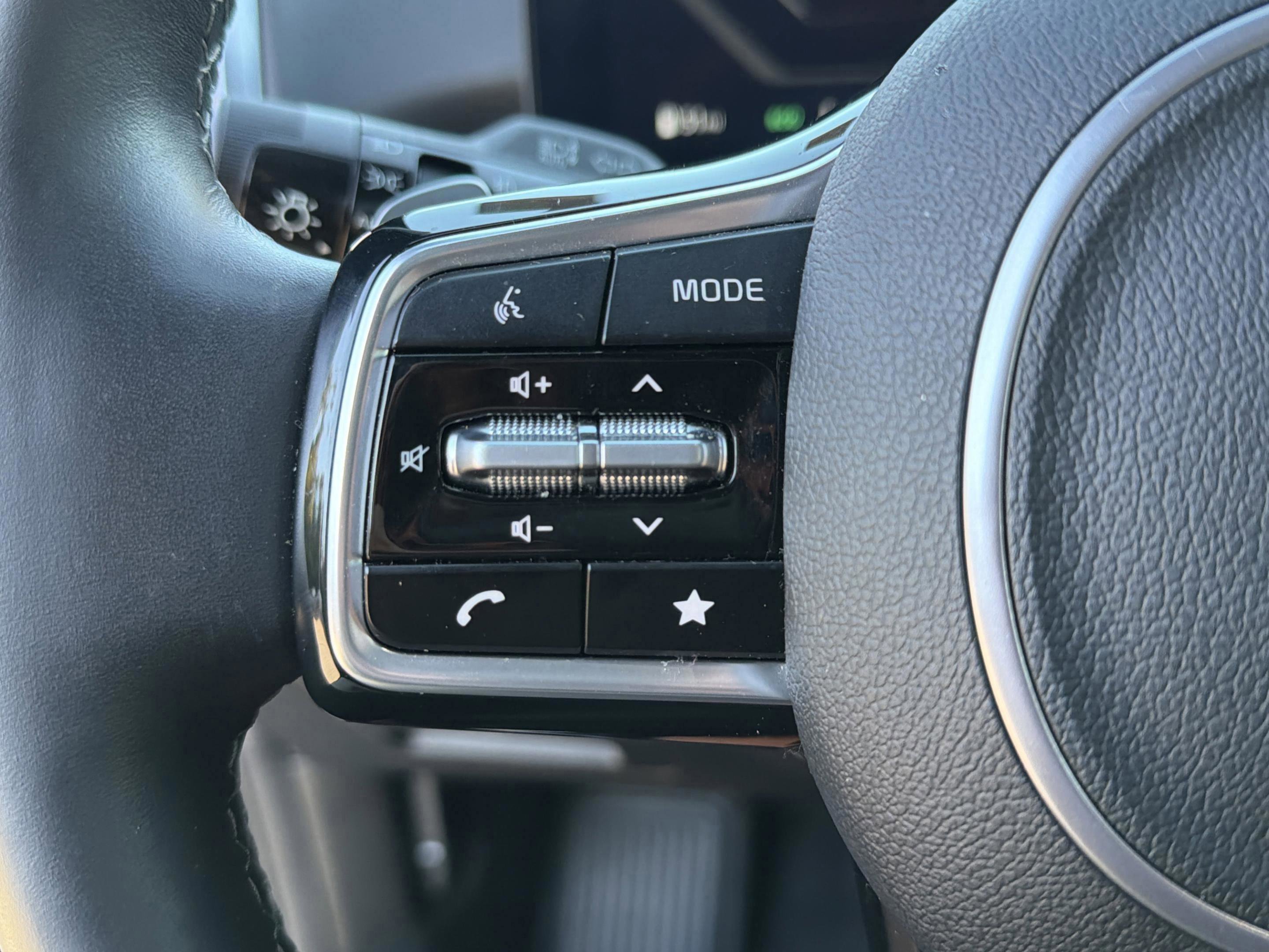 Certified 2025 Kia Sorento SX Prestige image 22