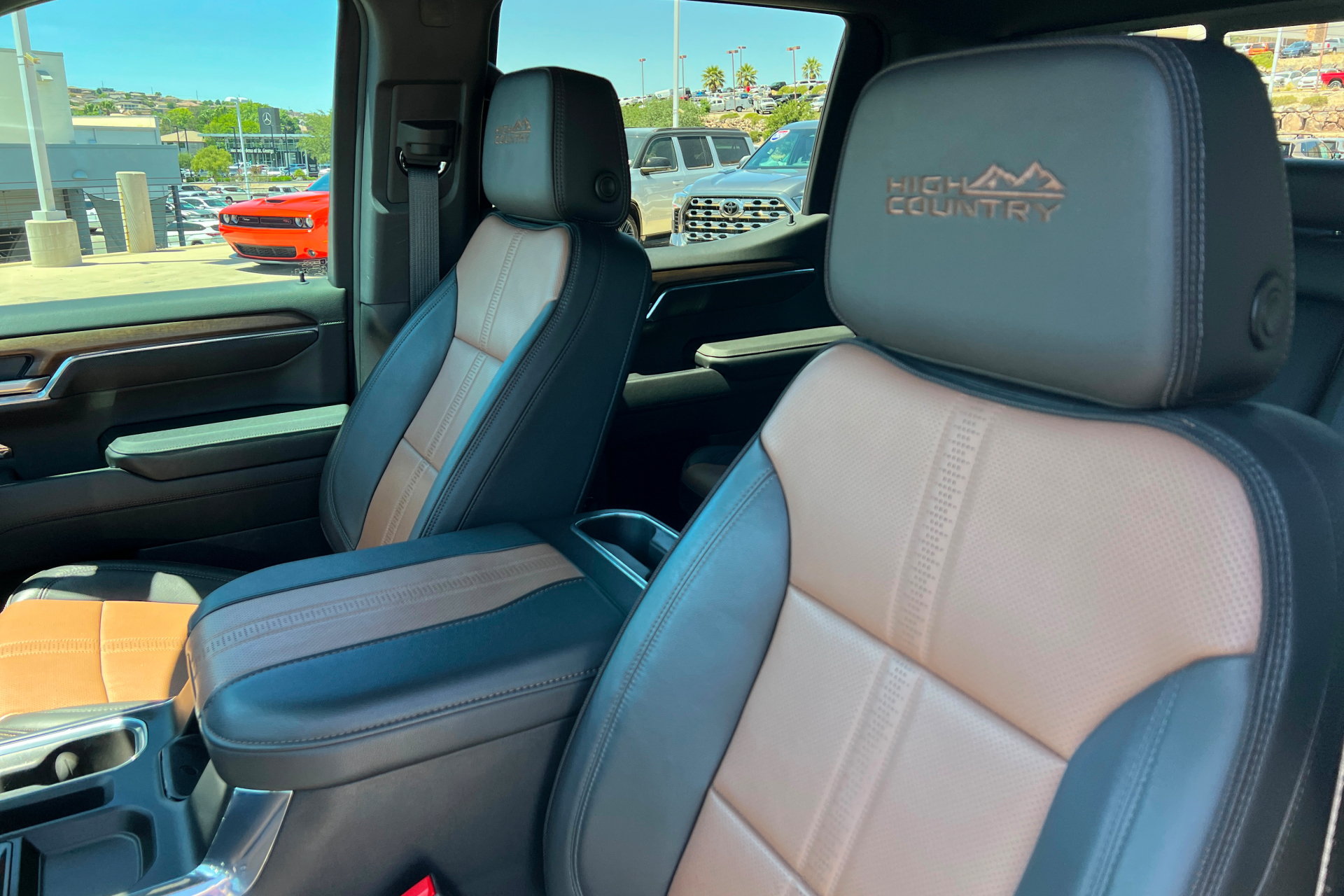 Used 2024 Chevrolet Silverado 1500 High Country w/ Technology Package AWD/4WD image 17