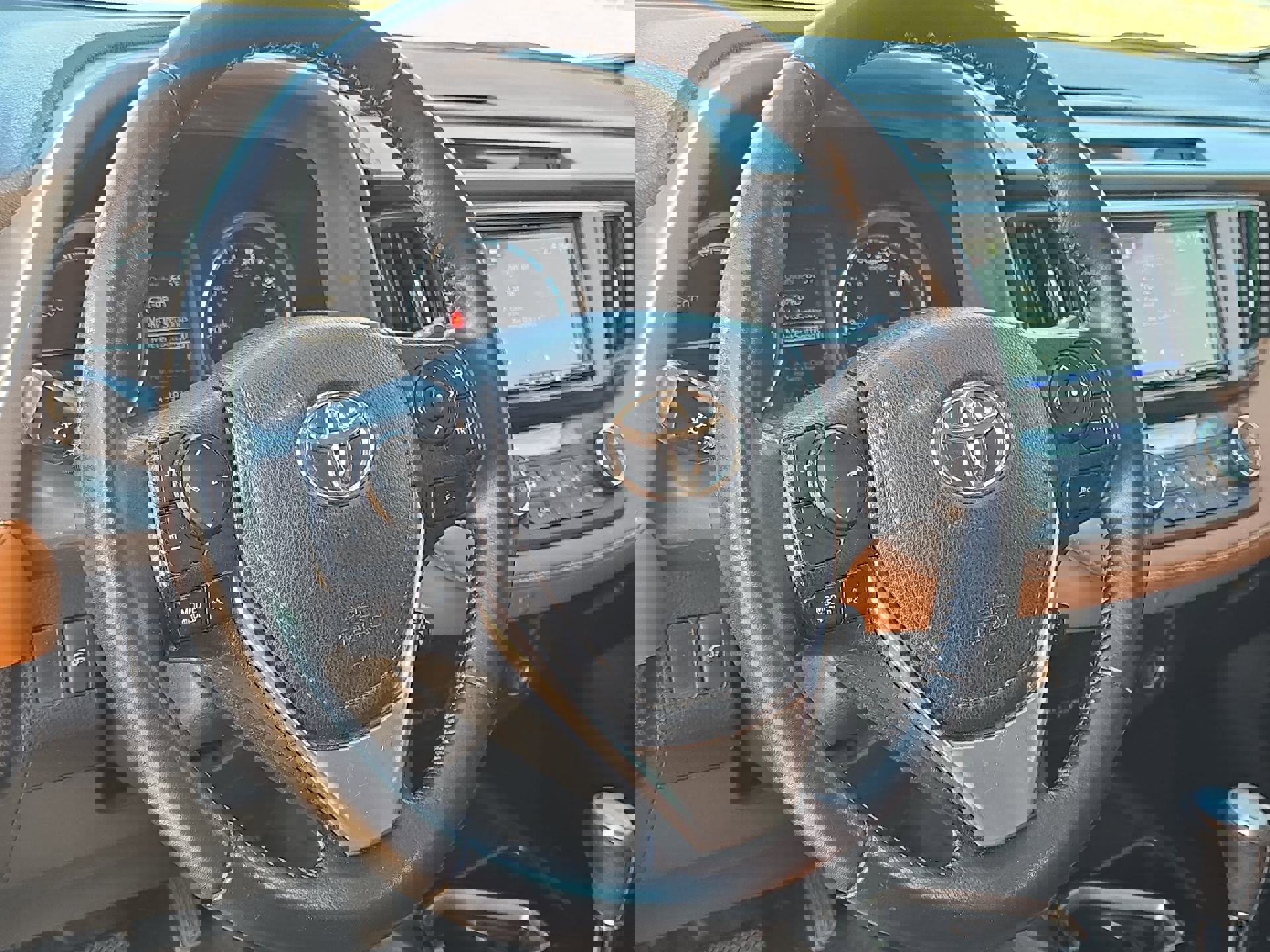 Used 2016 Toyota RAV4 Limited image 15