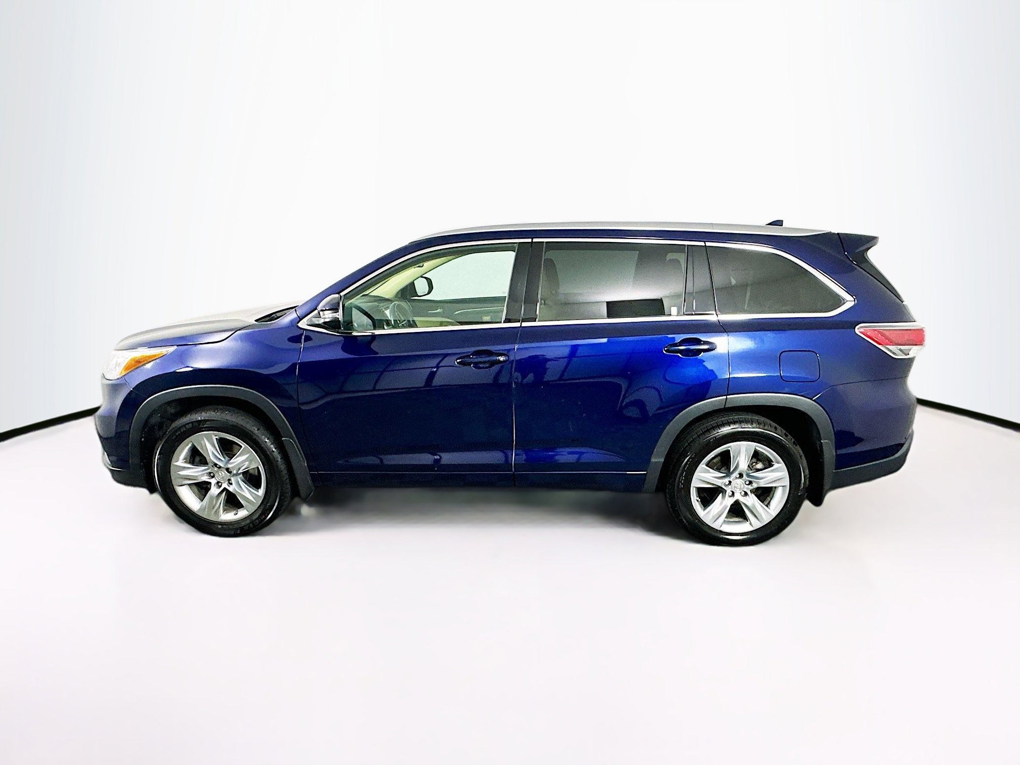 Used 2015 Toyota Highlander Limited Platinum image 4