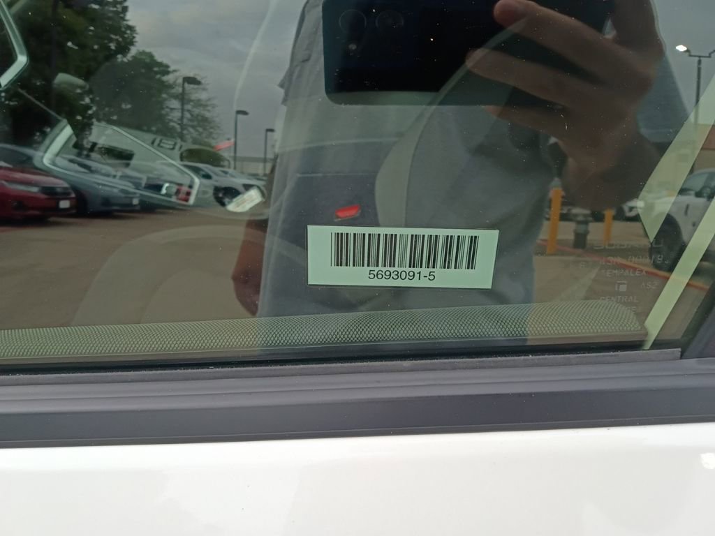 Used 2025 Subaru Crosstrek 2.0i Premium image 13