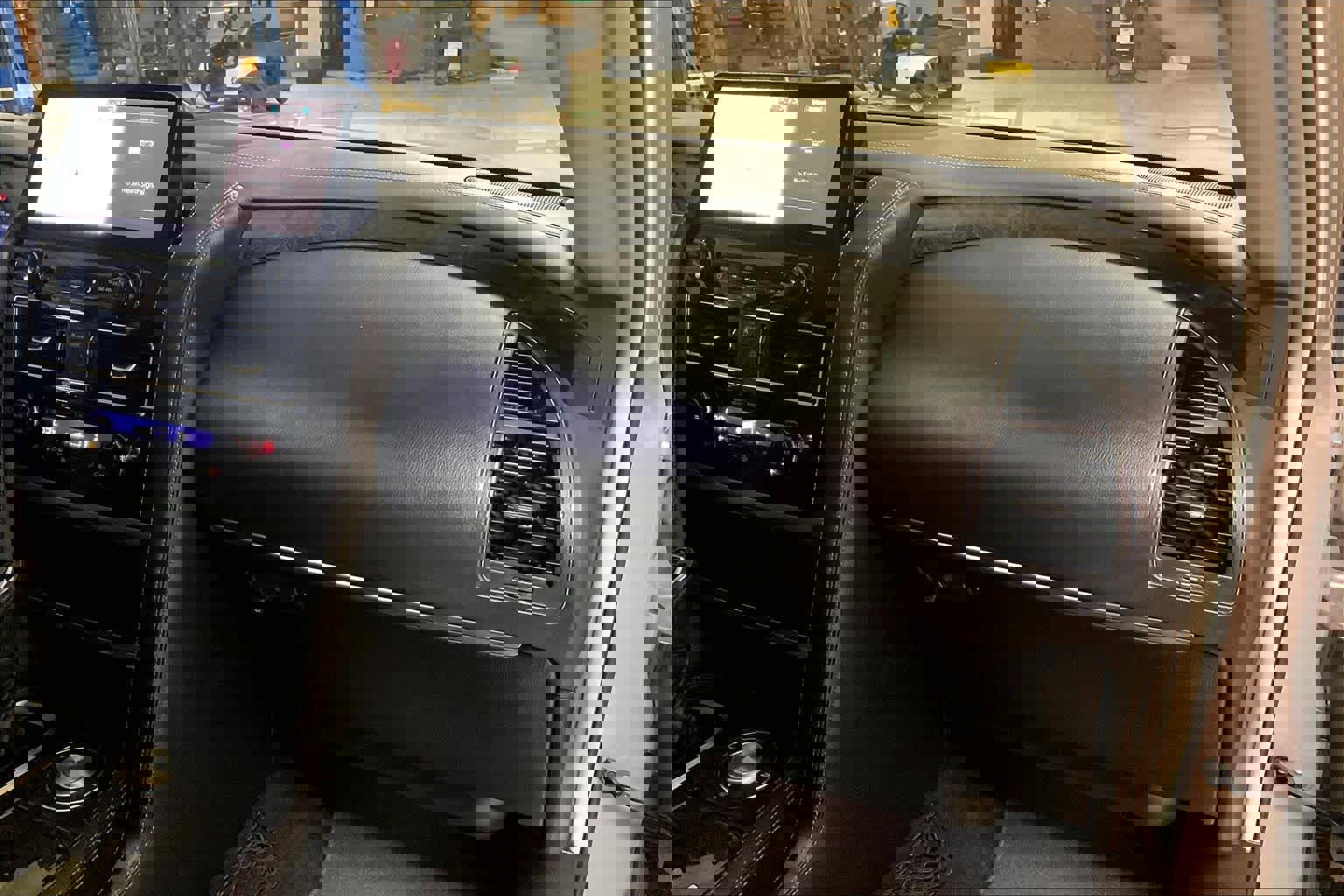 Used 2022 INFINITI QX80 Luxe w/ Cargo Package image 17