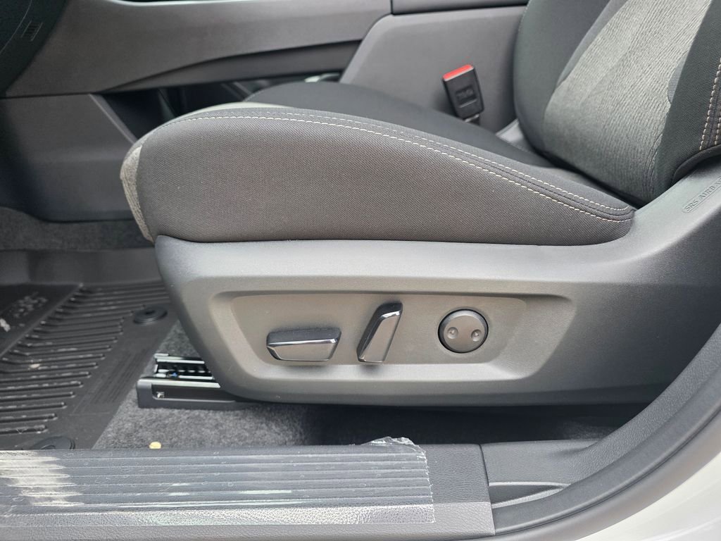 New 2026 Nissan Rogue SV w/ Cold Weather Package AWD/4WD image 17