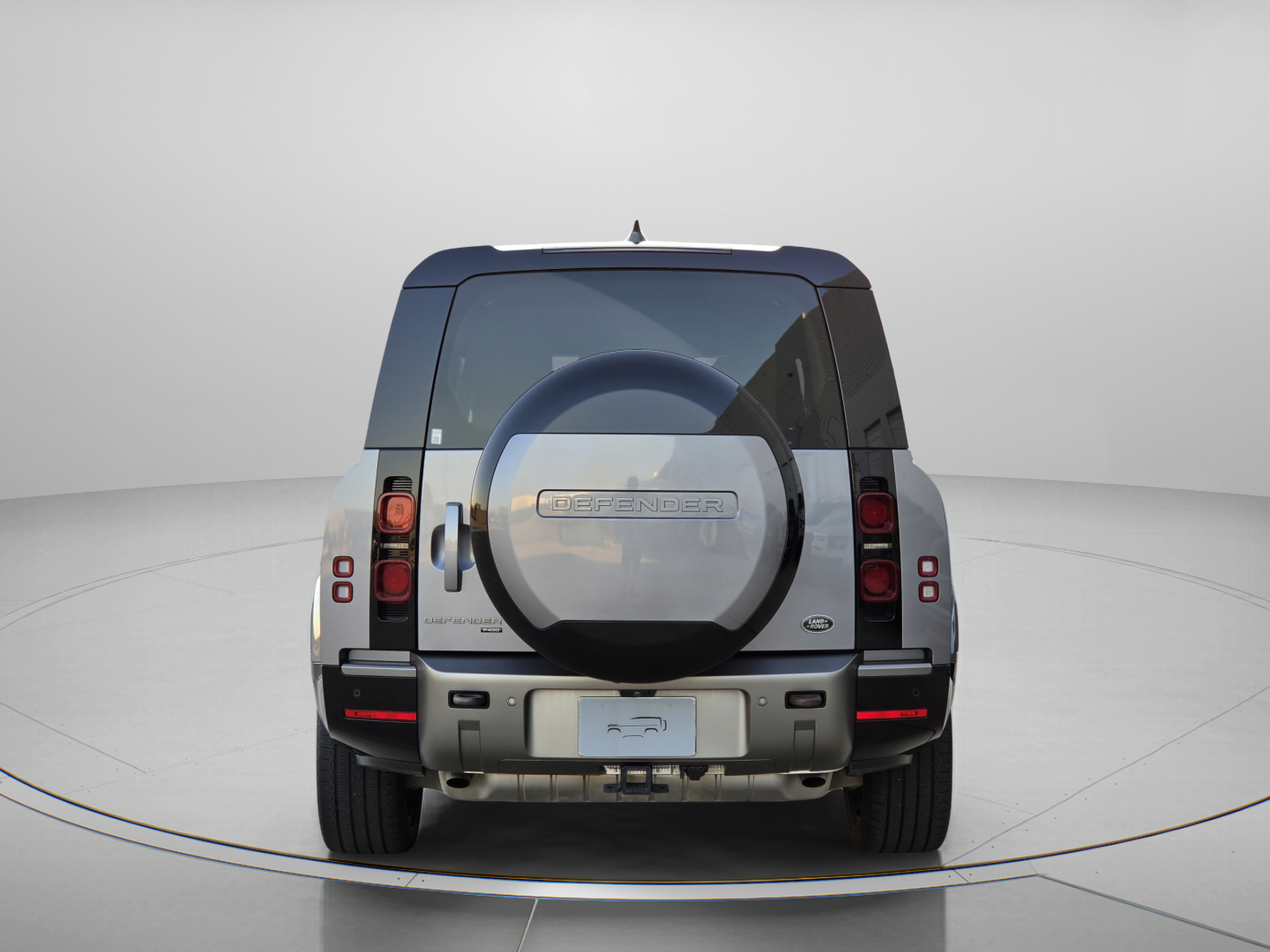 Certified 2023 Land Rover Defender 130 X-Dynamic SE AWD/4WD image 4