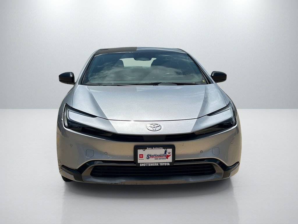 Used 2024 Toyota Prius XLE FWD image 2