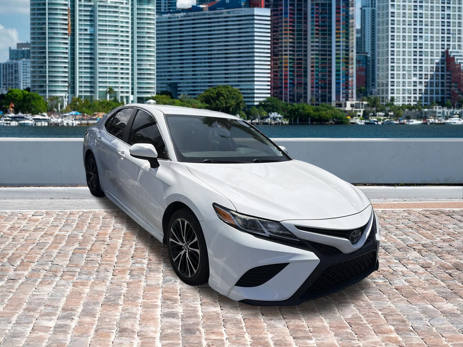 Used 2019 Toyota Camry SE FWD image 1