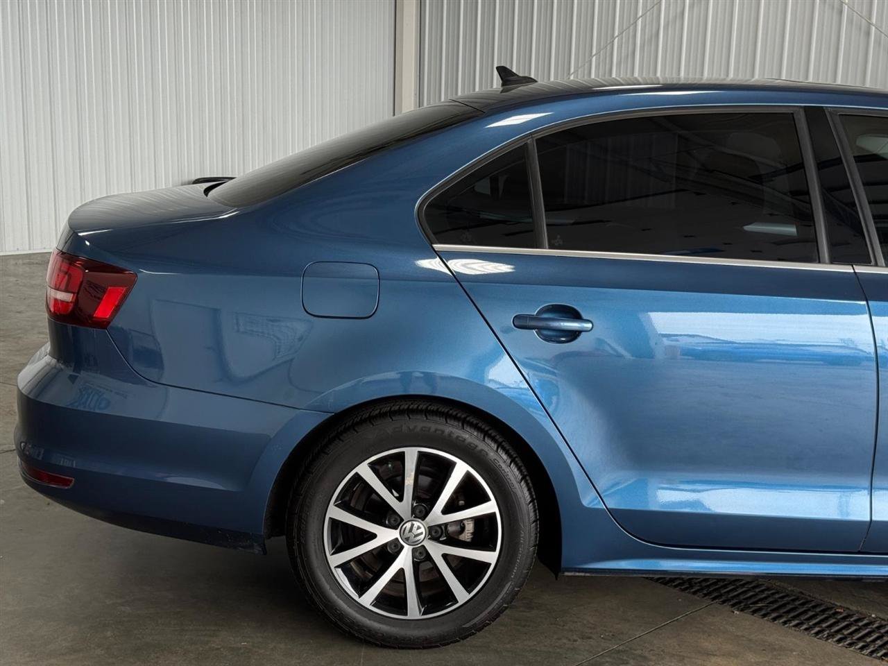 Used 2017 Volkswagen Jetta SE FWD image 38