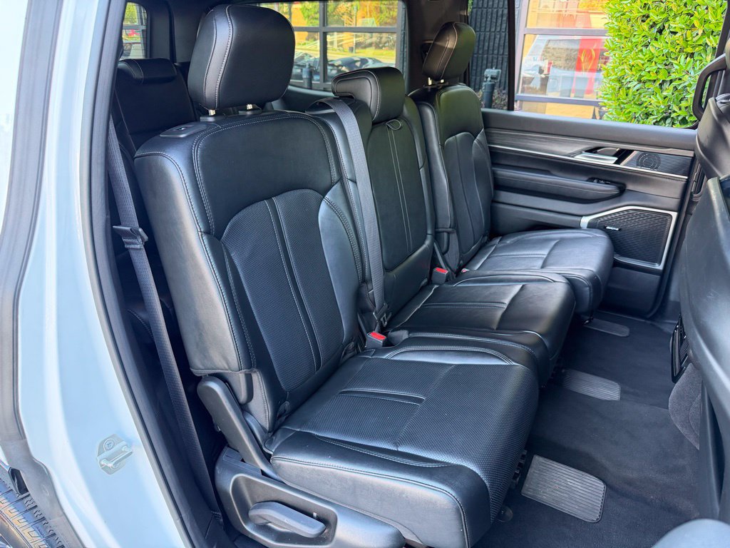 Used 2024 Jeep Wagoneer Series II w/ Flexible Seating Group AWD/4WD image 40