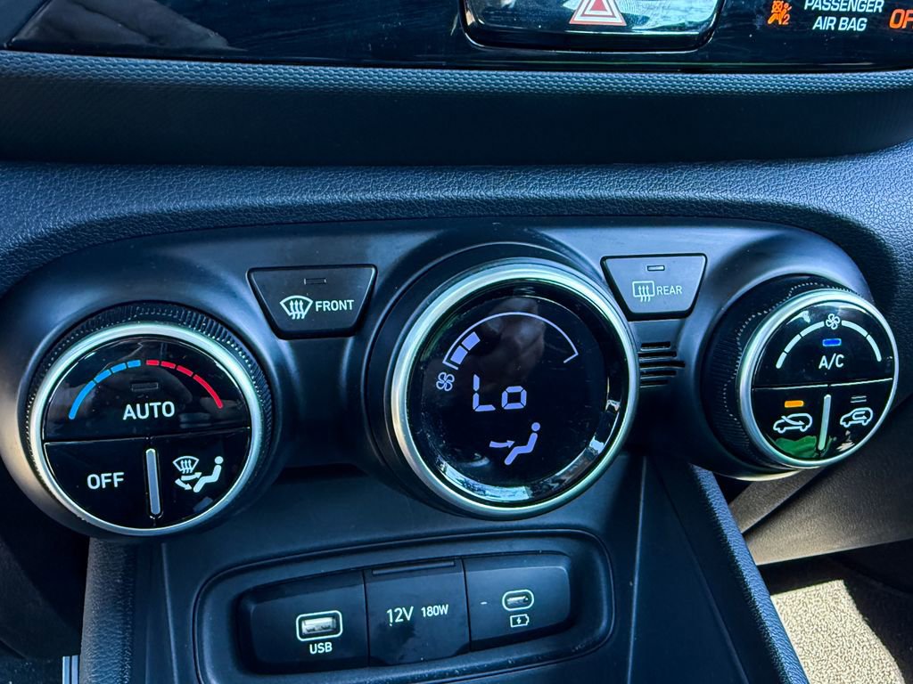 Used 2023 Hyundai Venue SEL image 11