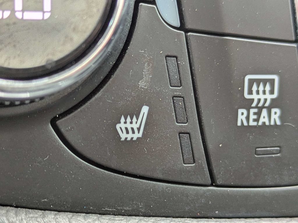 Used 2023 Chevrolet Equinox LT FWD image 23