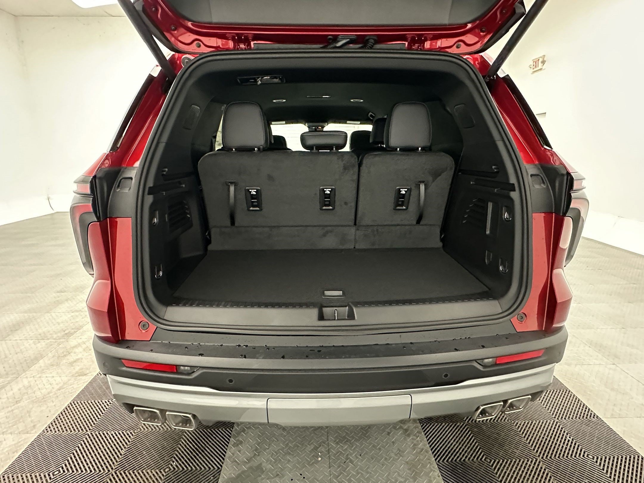 New 2027 Chevrolet Traverse LT w/ LPO, Floor Liner Package AWD/4WD image 25