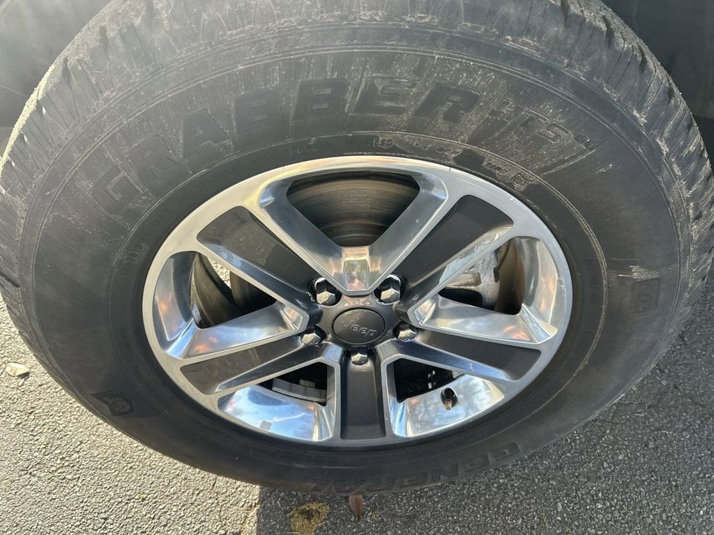 Used 2018 Jeep Wrangler Unlimited Sahara AWD/4WD image 10