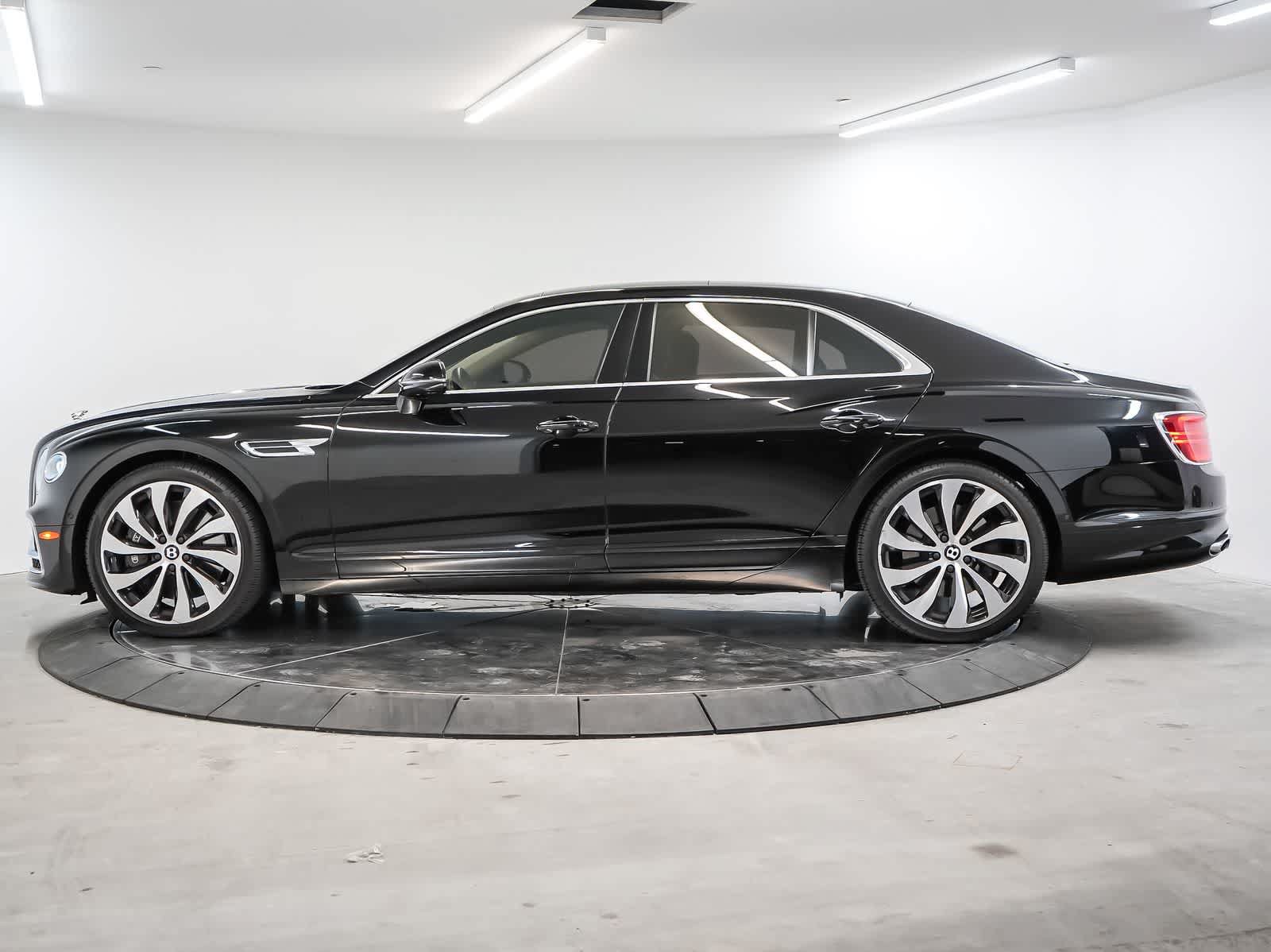 Used 2022 Bentley Flying Spur V8 AWD/4WD image 2