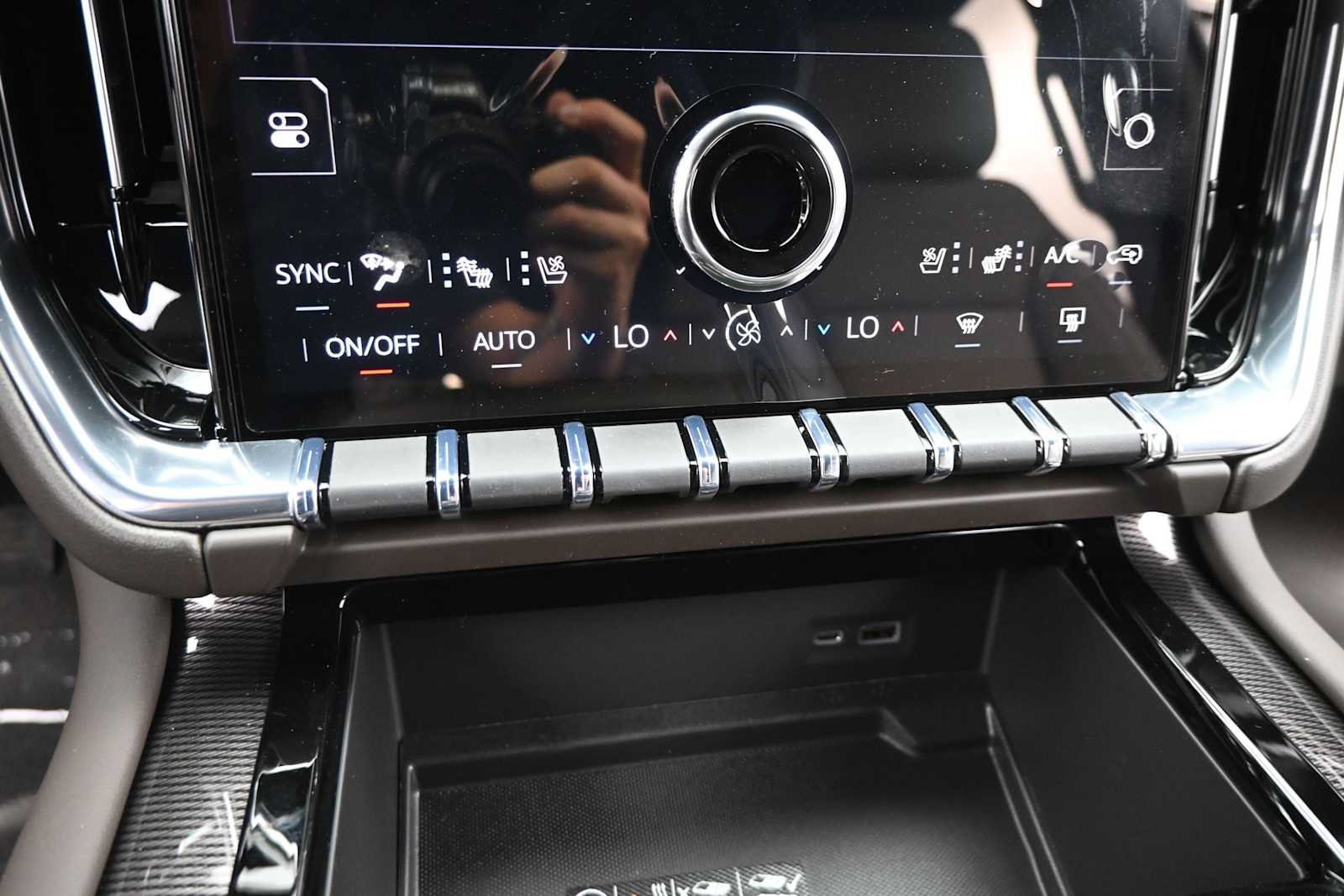 New 2026 GMC Yukon XL Elevation w/ Elevation Premium Package AWD/4WD image 18