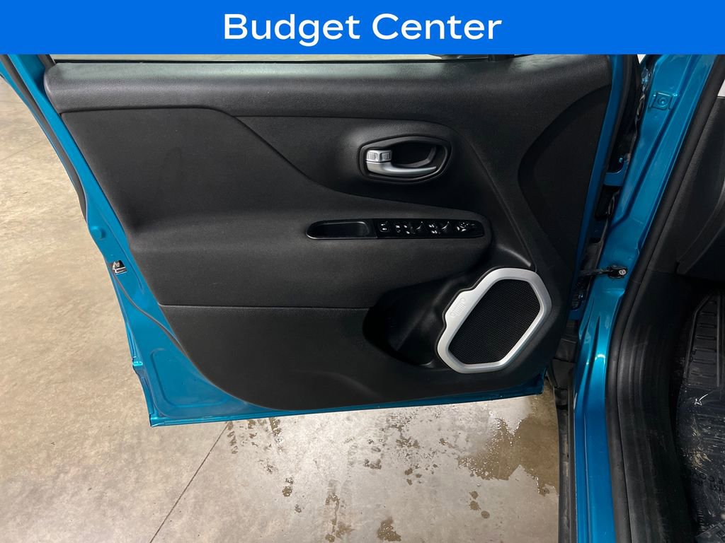 Used 2020 Jeep Renegade Latitude w/ Trailer Tow Group AWD/4WD image 14