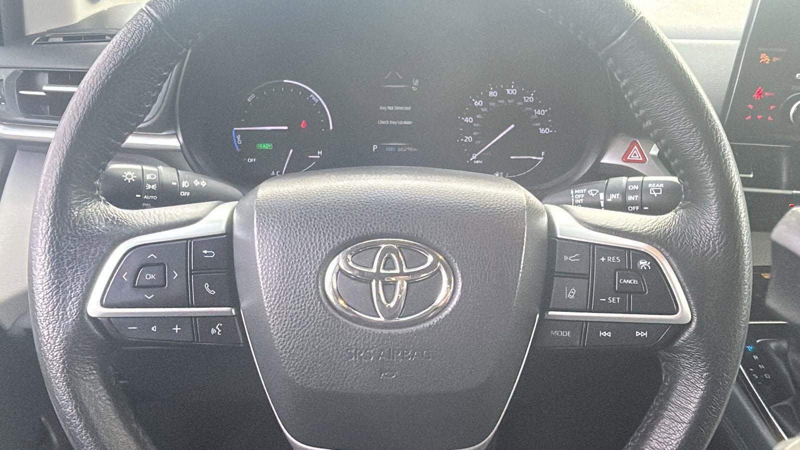 Used 2023 Toyota Sienna XLE image 18