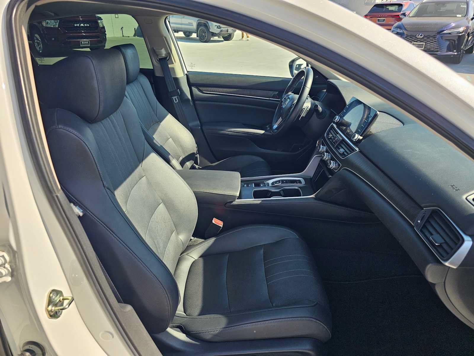 Used 2020 Honda Accord EX-L image 10