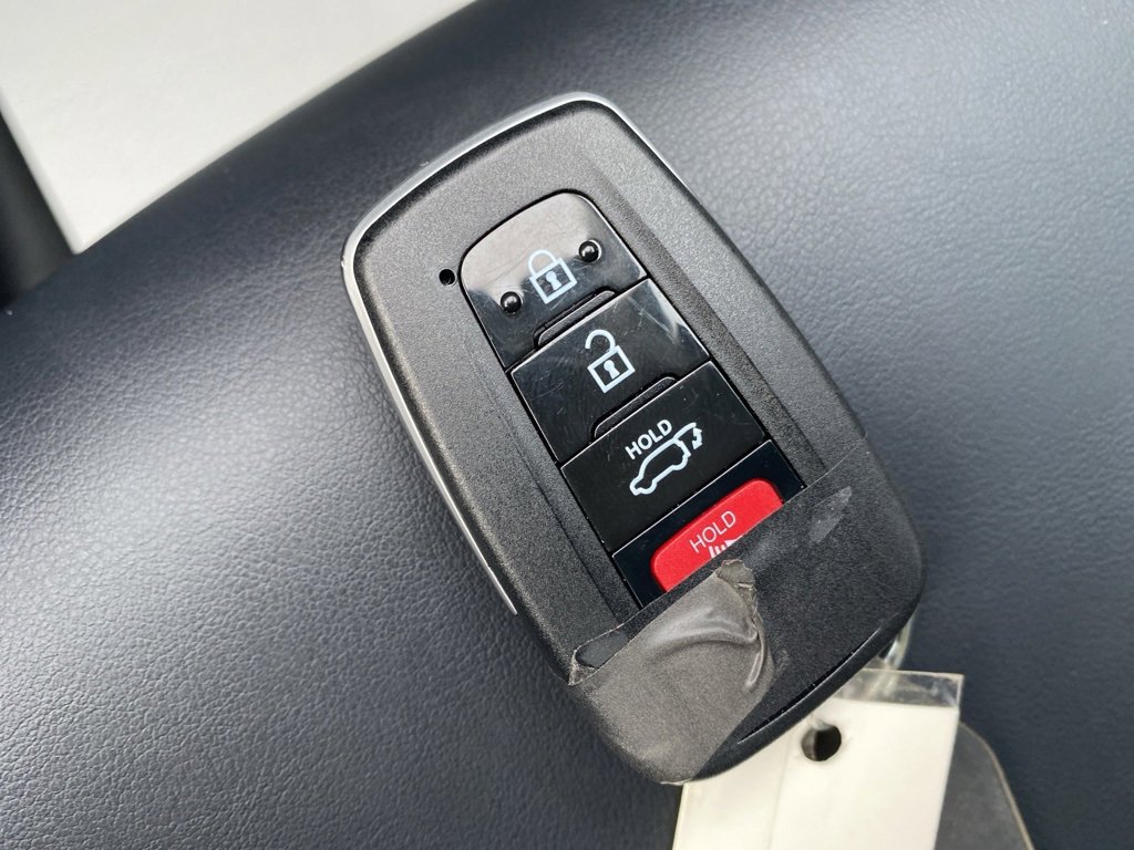 Used 2023 Toyota RAV4 XLE Premium image 32