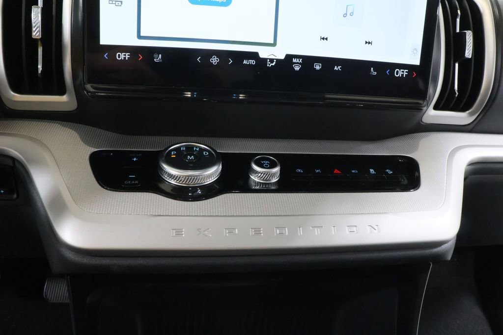 Used 2025 Ford Expedition Active AWD/4WD image 11
