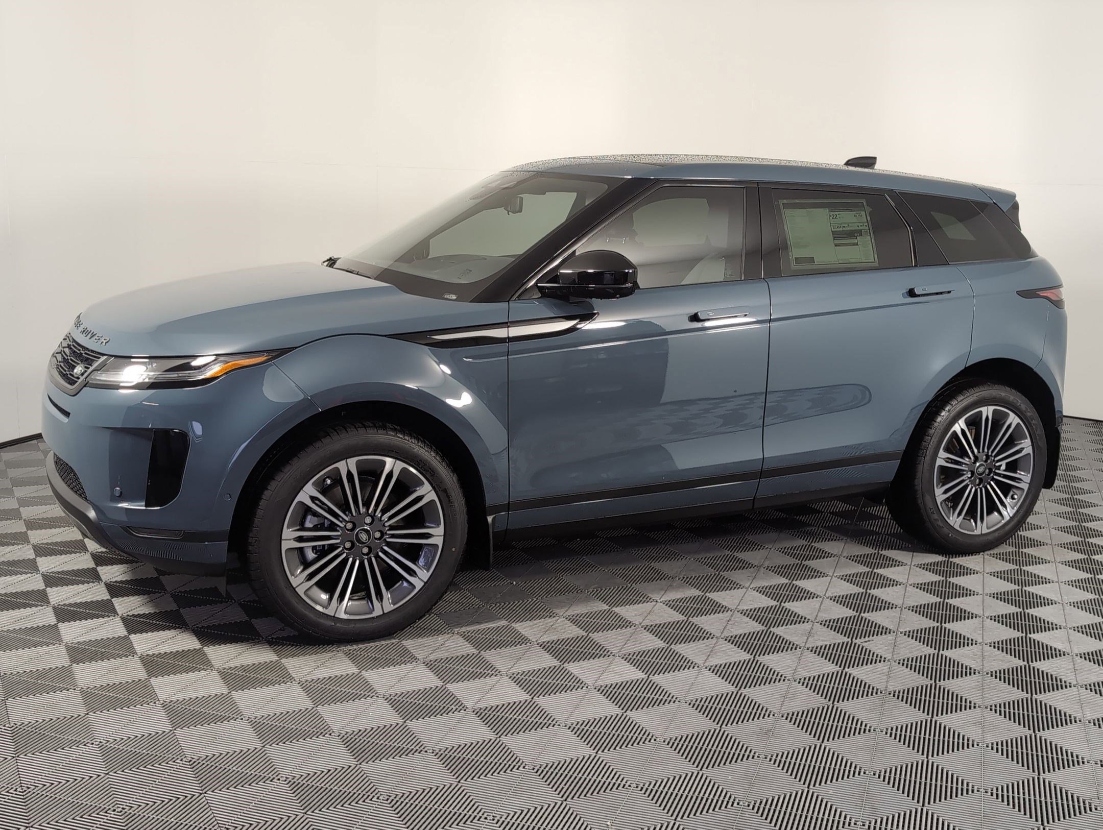 Used 2026 Land Rover Range Rover Evoque S image 1
