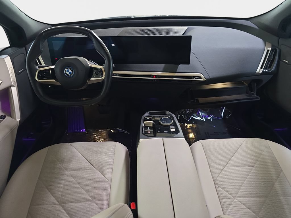 Used 2024 BMW iX xDrive50 w/ Sport Package AWD/4WD image 12