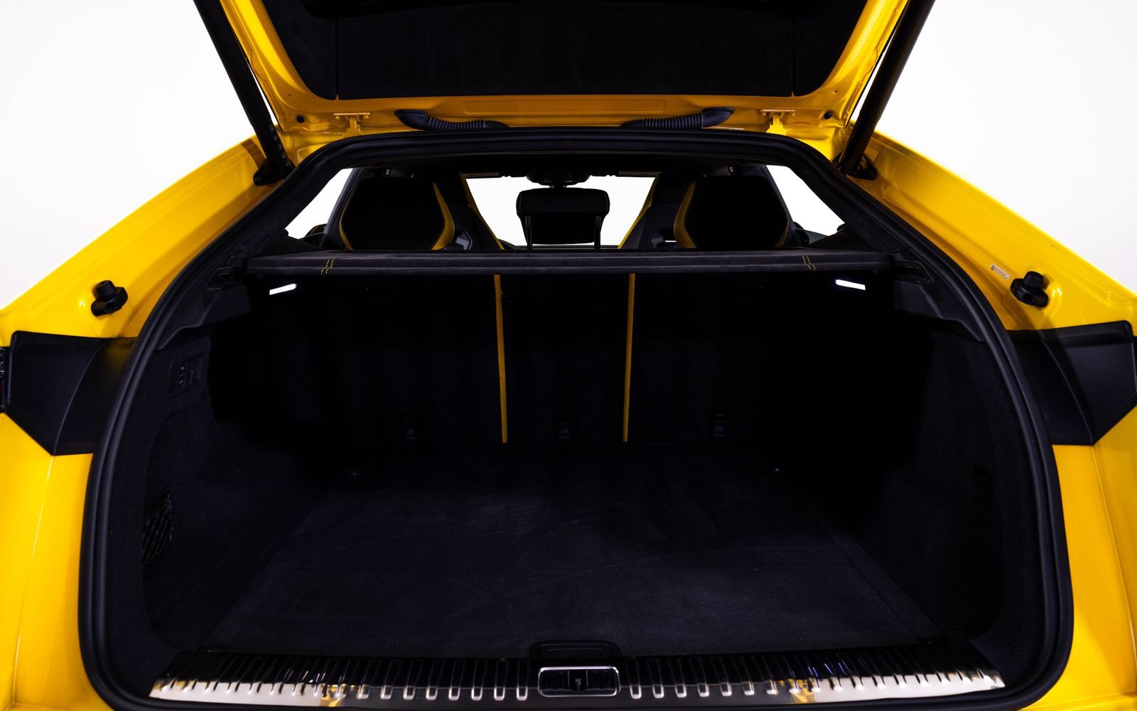 Used 2021 Lamborghini Urus AWD/4WD image 23