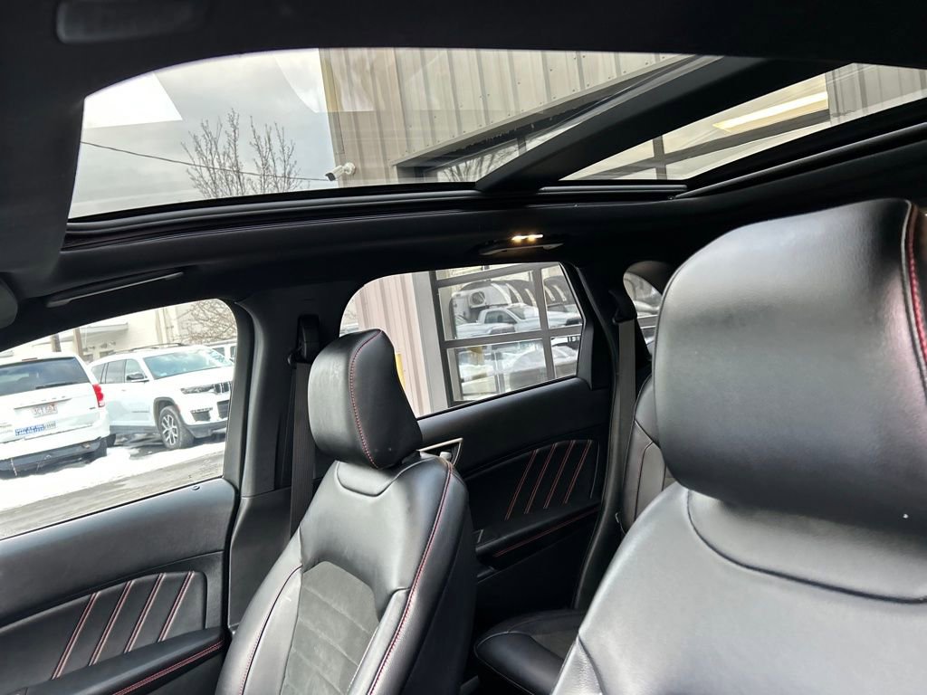 Used 2023 Ford Edge ST-Line w/ Class II Trailer Tow Package image 23