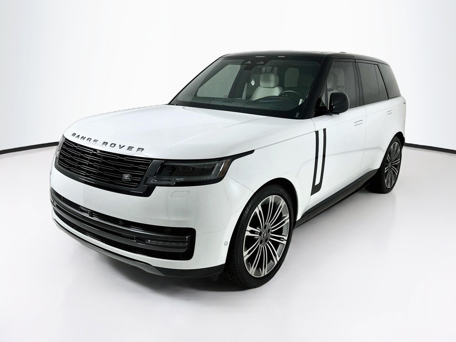 Used 2024 Land Rover Range Rover SE AWD/4WD image 3