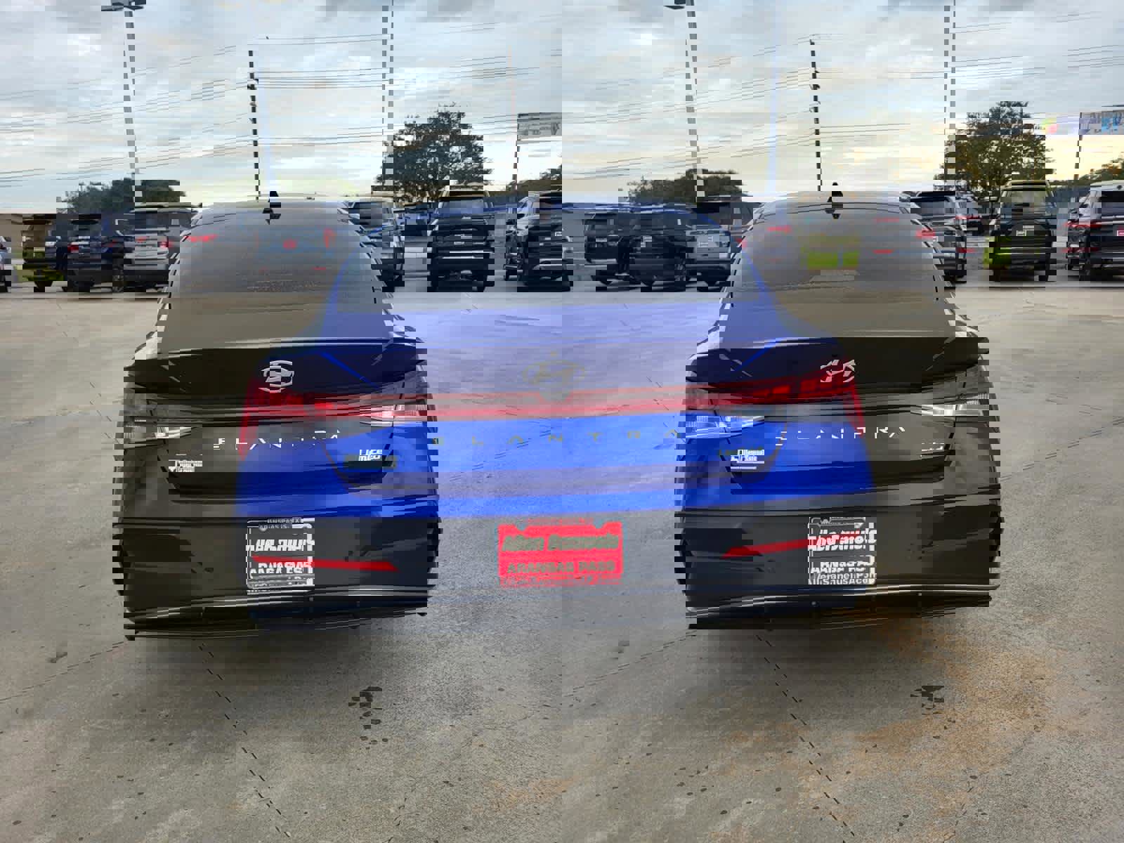 Used 2024 Hyundai Elantra Limited image 4