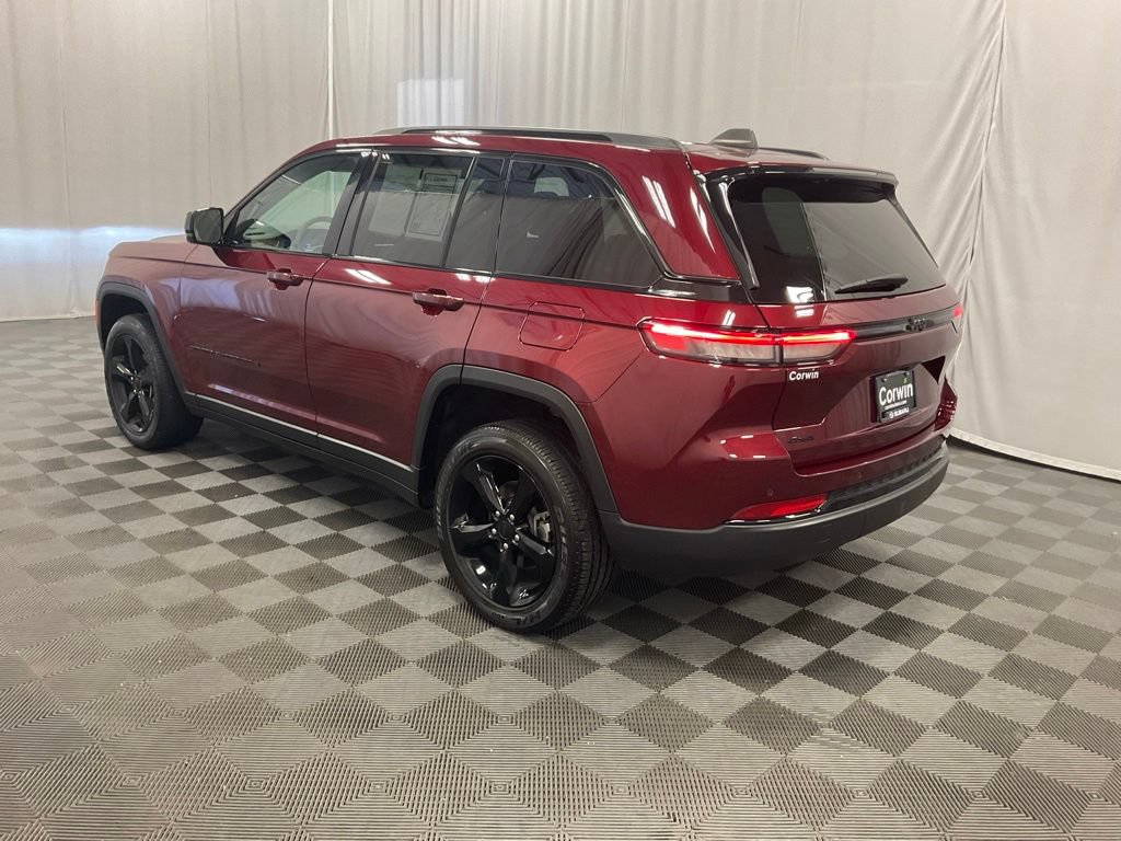Used 2024 Jeep Grand Cherokee Altitude AWD/4WD image 4
