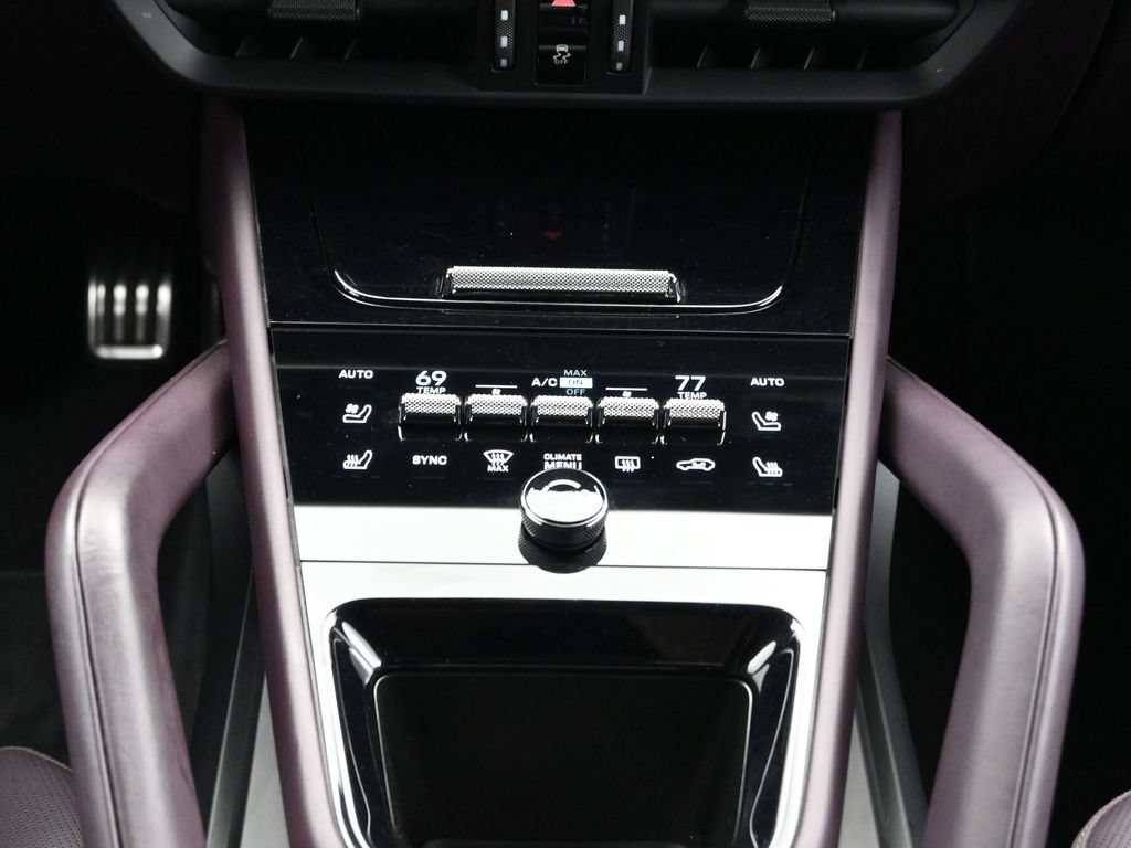 Certified 2025 Porsche Cayenne S AWD/4WD image 22