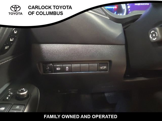 Used 2023 Toyota Venza XLE image 24