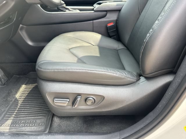 Used 2024 Toyota Grand Highlander AWD image 28