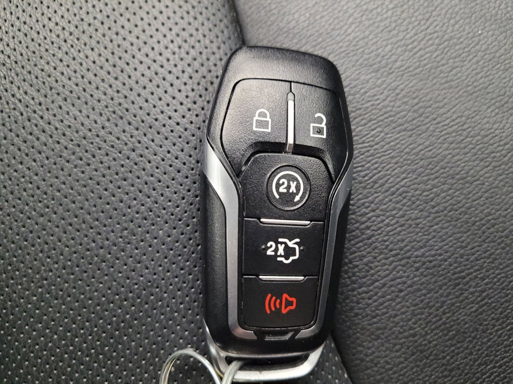 Used 2015 Ford Edge Titanium w/ Equipment Group 301A AWD/4WD image 32