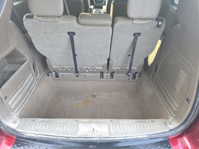 Used 2013 Chrysler Town & Country Touring image 10