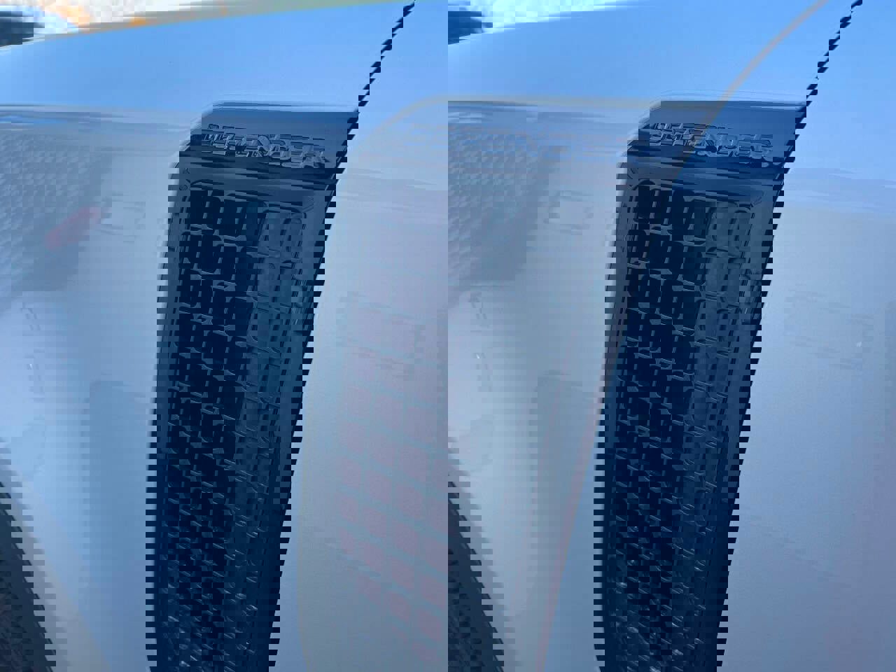 Used 2023 Land Rover Defender 110 SE image 28