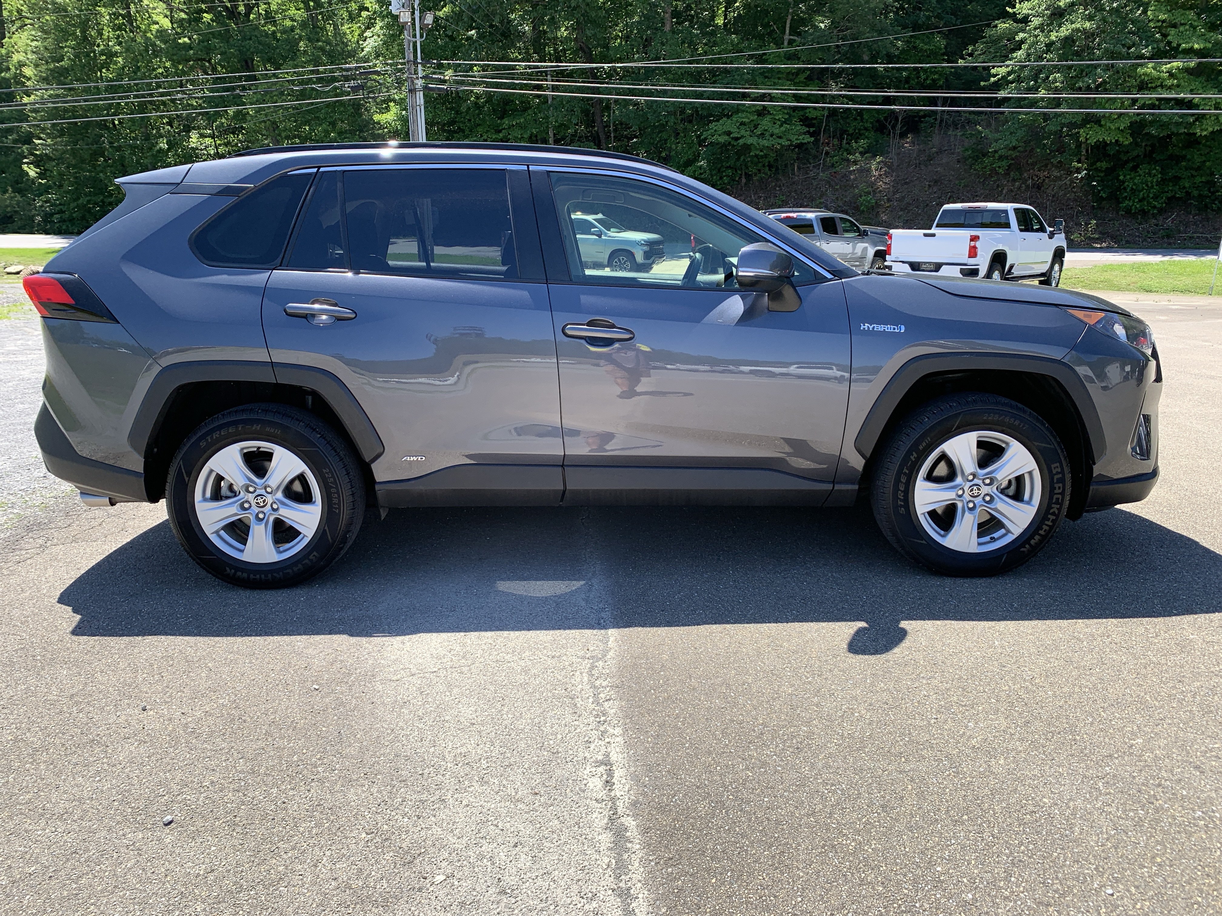 Used 2020 Toyota RAV4 LE w/ Carpet Mat Package AWD/4WD image 9