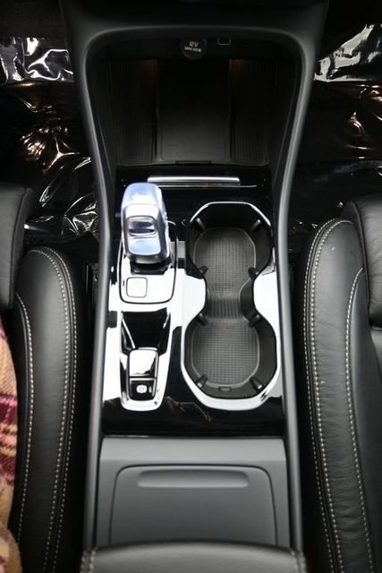 Used 2023 Volvo XC40 B5 Plus w/ Climate Package image 10