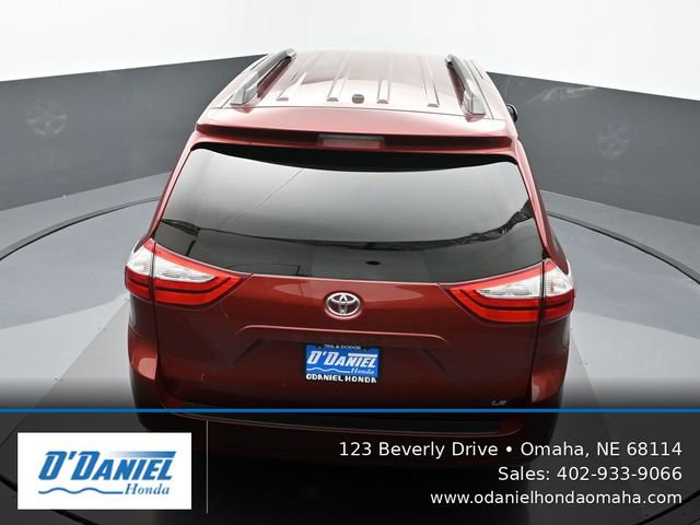 Used 2017 Toyota Sienna LE FWD image 17