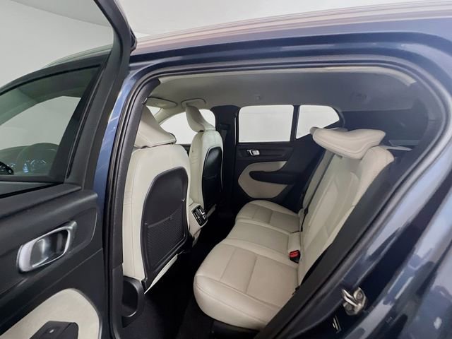 Used 2021 Volvo XC40 T5 Momentum w/ Protection Package Premier image 19