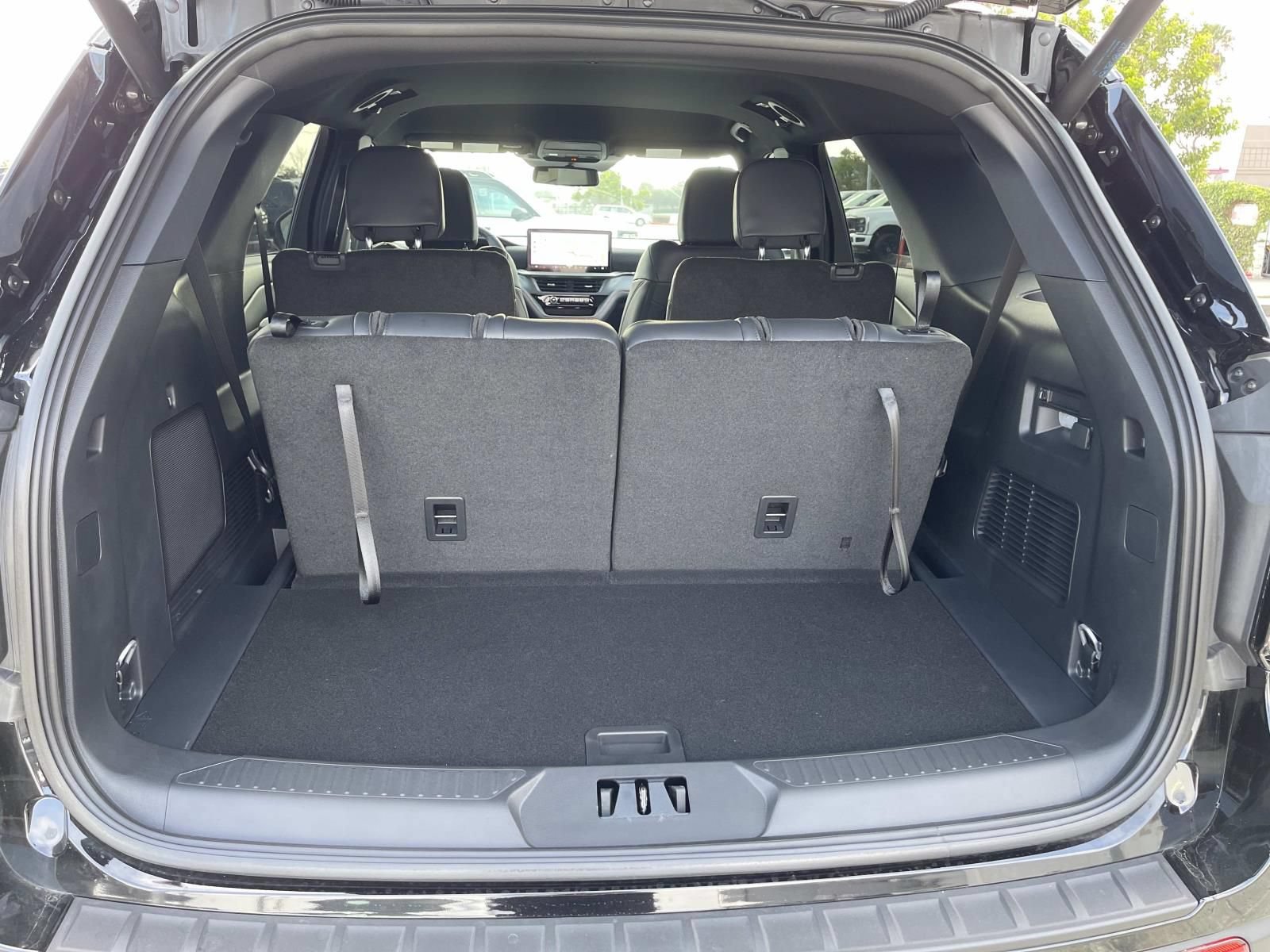 New 2026 Ford Explorer ST-Line w/ ST-Line Street Pack RWD image 7