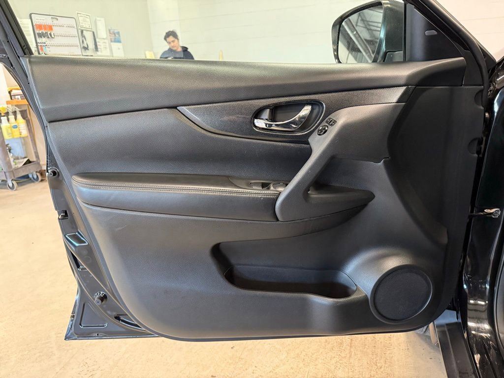 Used 2016 Nissan Rogue SL w/ SL Premium Package image 19