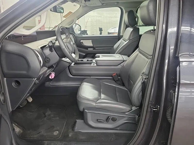 Used 2025 Ford Expedition Max Active AWD/4WD image 10