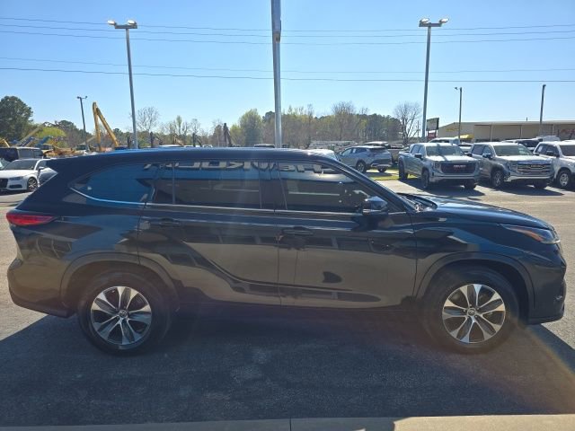 Used 2021 Toyota Highlander XLE FWD image 6