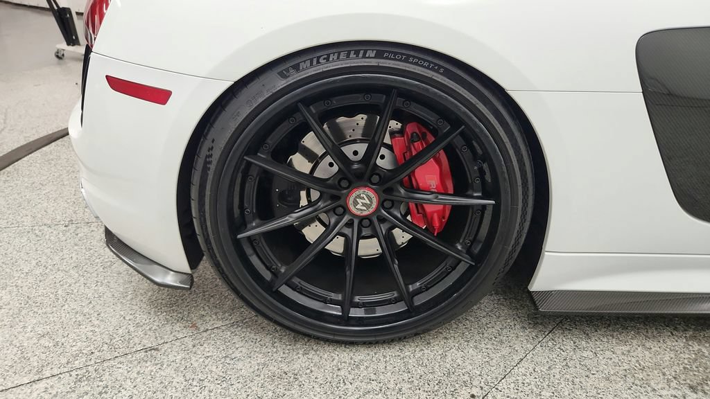 Used 2017 Audi R8 V10 w/ Carbon Exterior Package AWD/4WD image 26